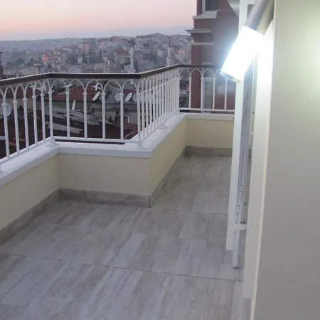 Taksim Tulip Residences & 아파트호텔 3*
