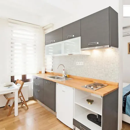 Taksim Tulip Residences & アパートホテル 3*